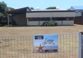 Hopeful Hut, Kurrimine Beach